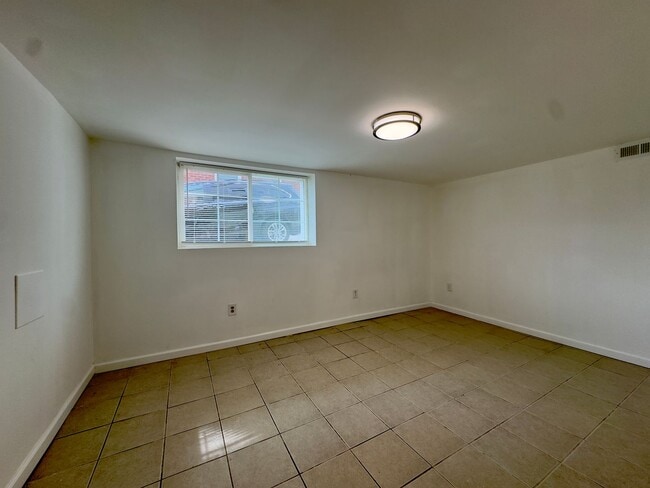 Building Photo - 1108 Elm Ridge Ave