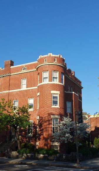 Building Photo - 226 4th St NE