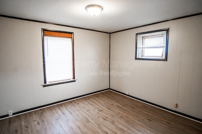 Building Photo - 525 Sewanee St