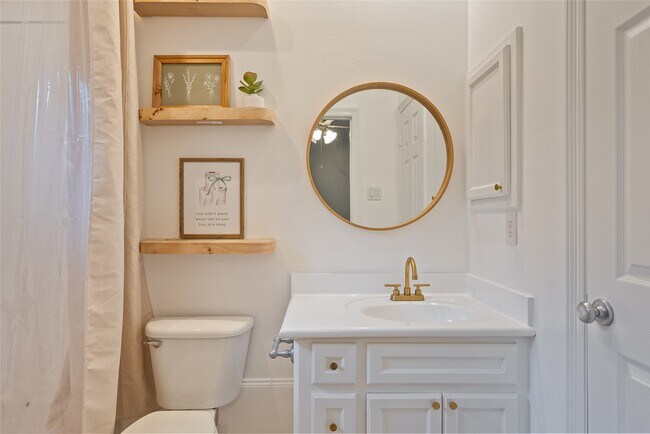 Building Photo - 1515 Hyde Park Blvd