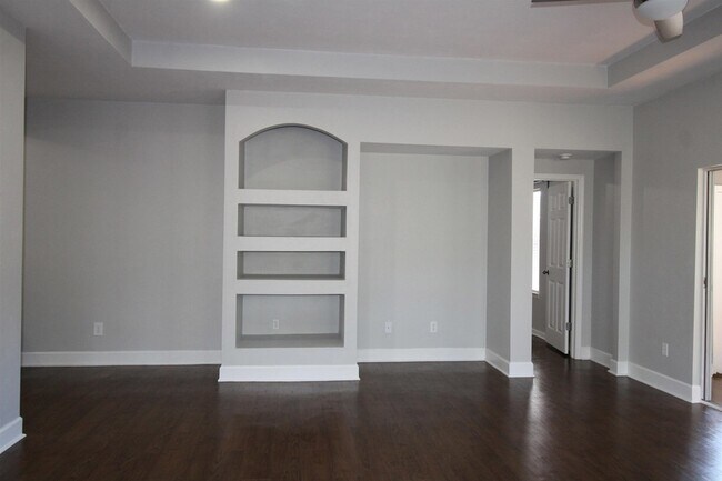 Primary Photo - 53 Covington Cir