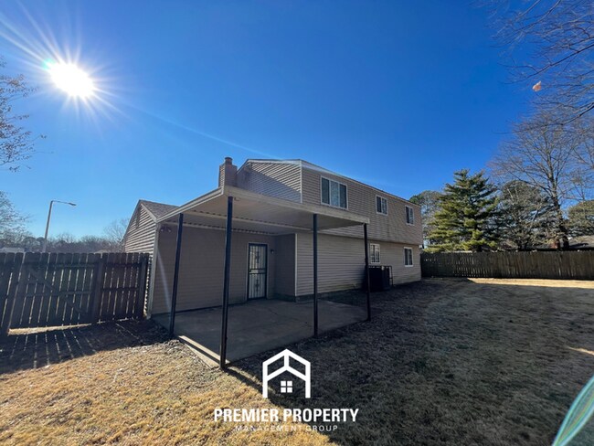 Building Photo - Spacious 4BR Home w/ Fireplace, Covered Patio & Fenced Yard