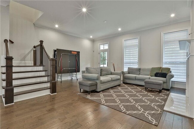 Building Photo - 673 Brennan Dr