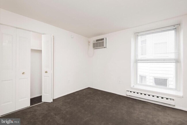 Building Photo - 2311 Spruce St