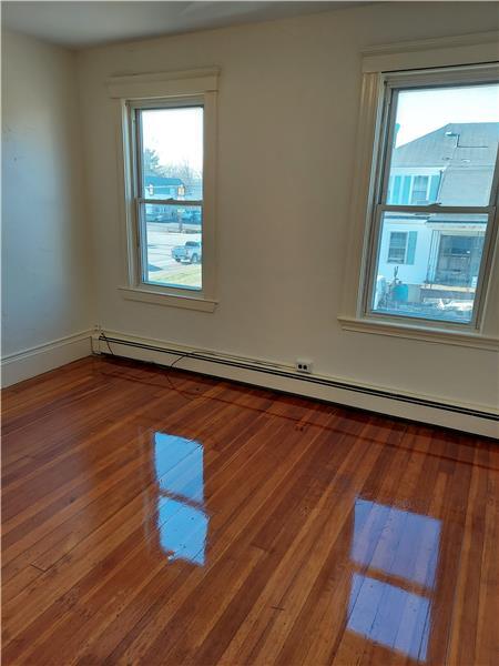 Building Photo - 112 Cranch St