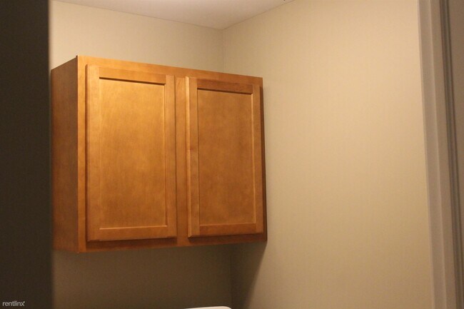 Building Photo - 3 br, 2.5 bath Duplex - 418 N Saginaw Rd