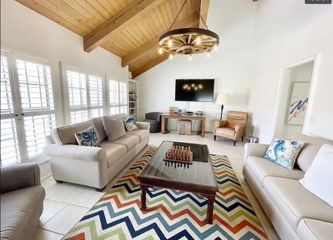 Building Photo - 4025 Ocean Dr