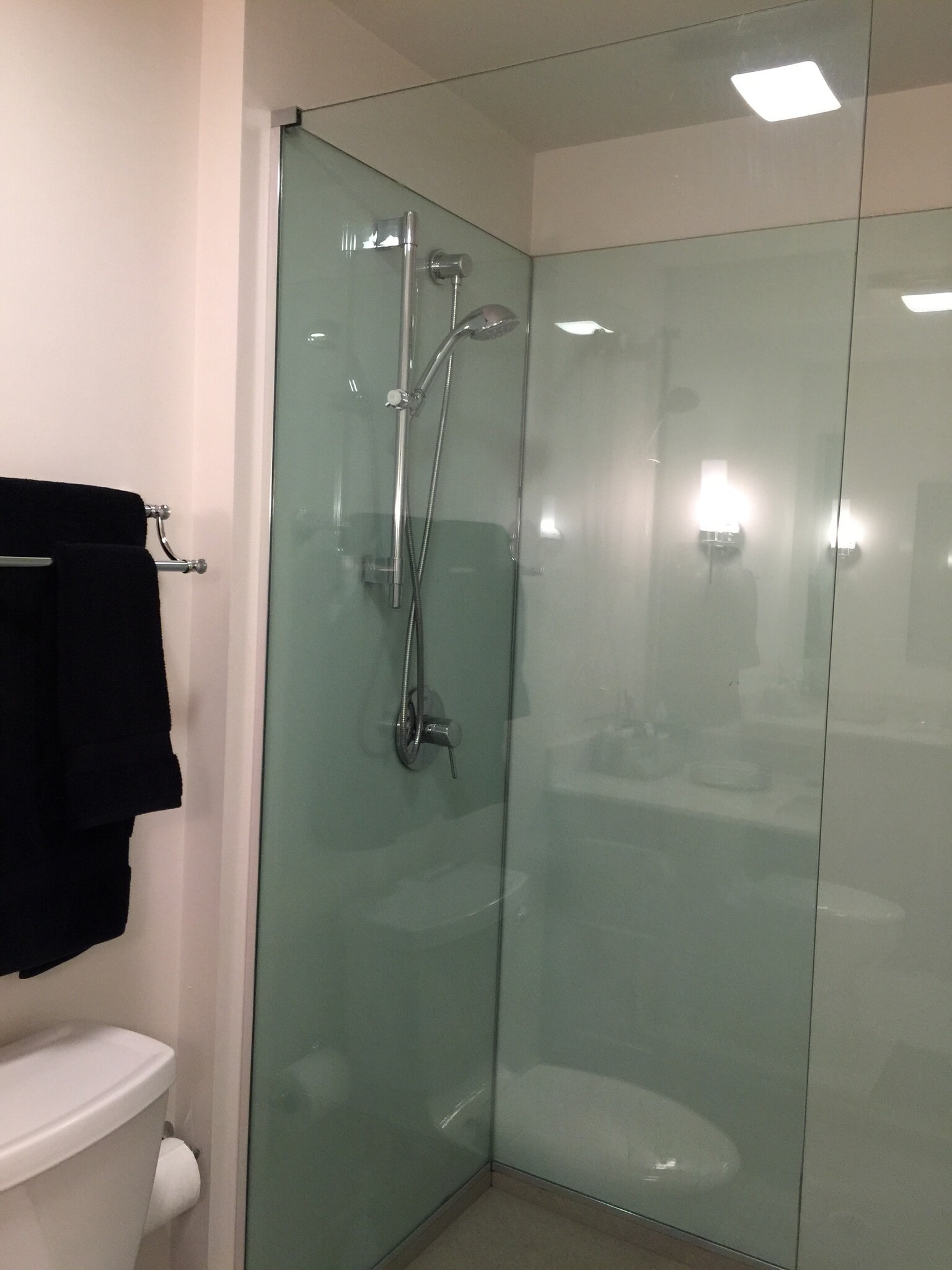 Shower - 706 N Wells St