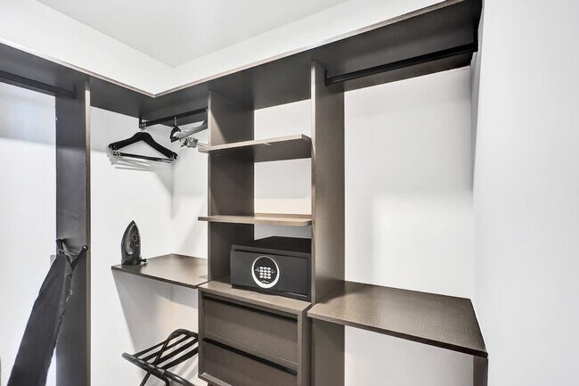 Building Photo - 398 NE 5th St