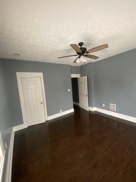 Building Photo - 422-424 Jefferson Ave