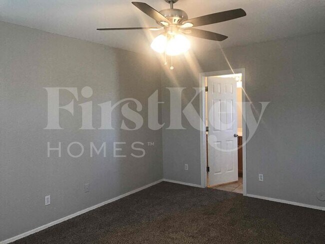 Building Photo - 8334 W Hughes Dr