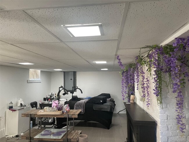 Building Photo - 85 Locust Ave