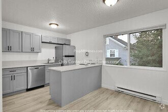 Building Photo - Oregon City Gem! Updated Upper-Level Unit ...
