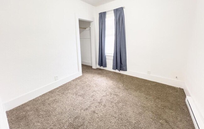 Building Photo - Cute House near EWU