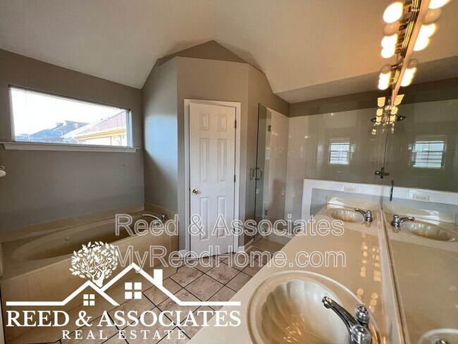 Building Photo - 4824 Pine Forrest Dr