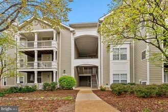 Building Photo - 1708 Lake Shore Crest Dr