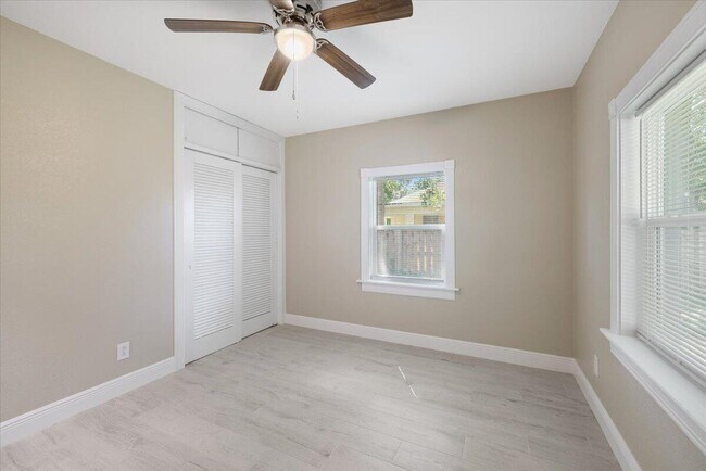 Building Photo - 807 S 12th St