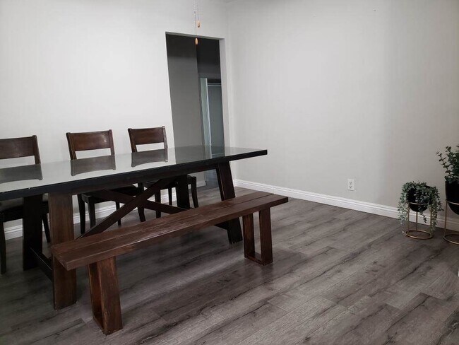 Building Photo - 1466 Casa Vista Dr