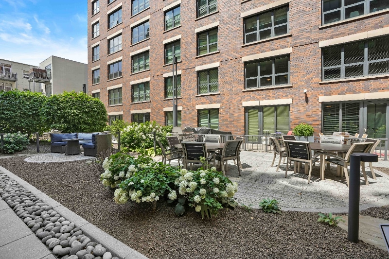 Building Photo - 1152 W Madison St