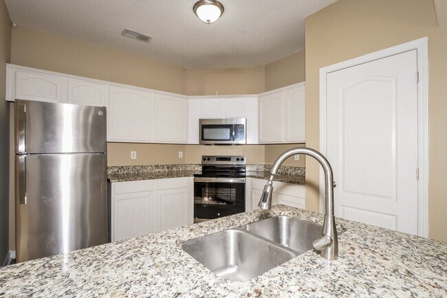 Building Photo - 1498 Lawson Dr