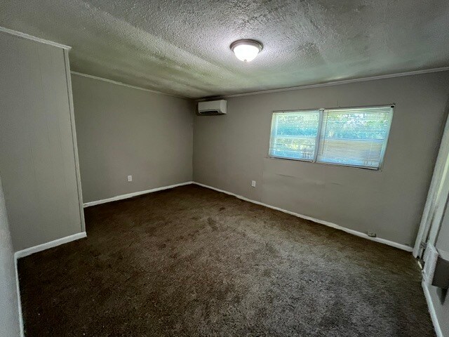 Building Photo - 2844 Shamrock Ln