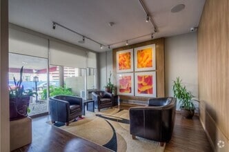 Building Photo - Spacious 1 bedroom home in the heart of Ha...