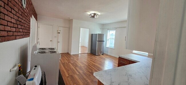 Building Photo - 14 Orient St