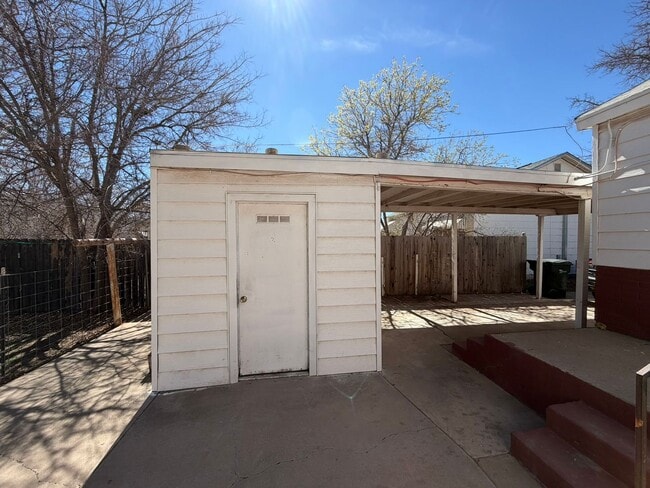 Building Photo - 3 Bed 1 Bath Home