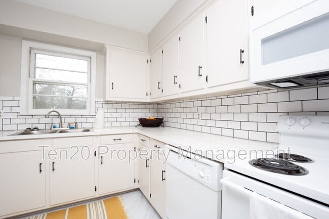 Building Photo - 4264 Yates Dr