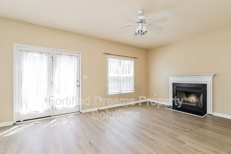 Building Photo - 8 Millpath Ln