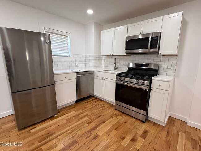 Building Photo - 479 2nd St