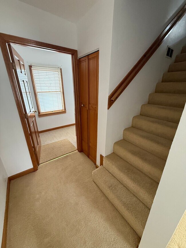 Building Photo - 3 Bed 1 Bath