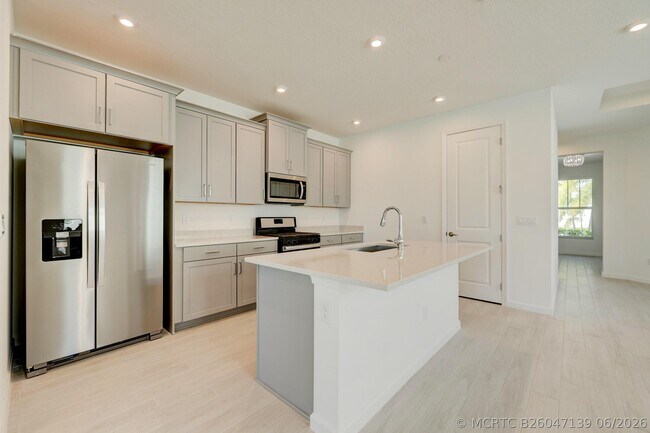 Building Photo - 12712 SW Eleanor Dr