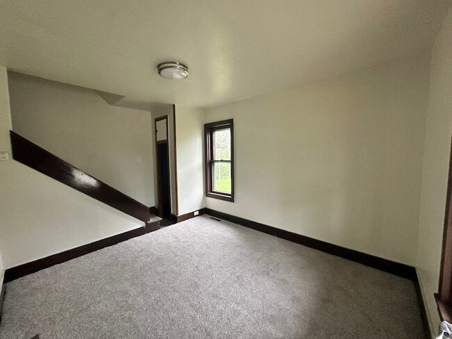 Building Photo - 306 Plummer St