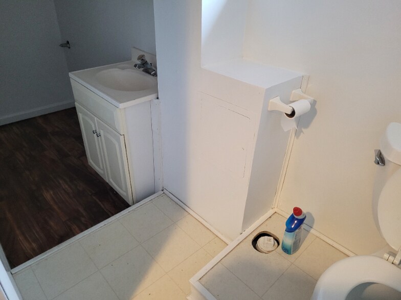 Building Photo - 1308 Maple Ave