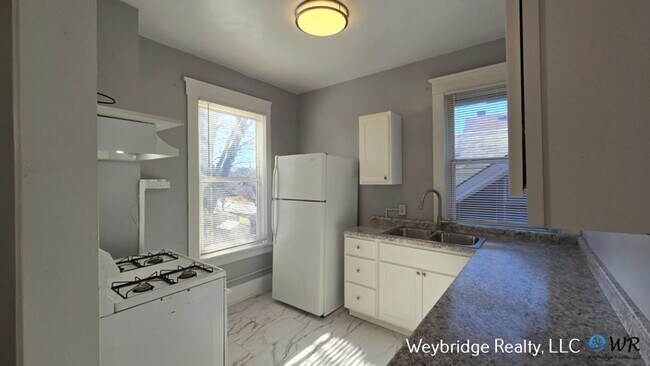 Building Photo - 407 Jackson Ave