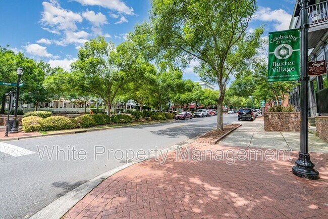Building Photo - 822 Granby Dr