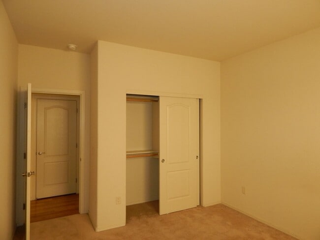 Building Photo - 4 Bedrooms - Gated Community in Oro Valley