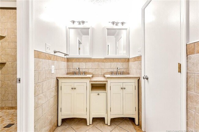 Building Photo - 6837 Woodmark Dr