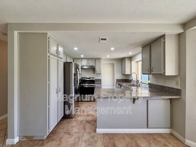 Building Photo - 24473 St Thomas Ave