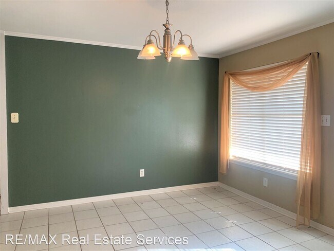 Building Photo - 3 br, 2.5 bath House - 10020 Heritage Drive