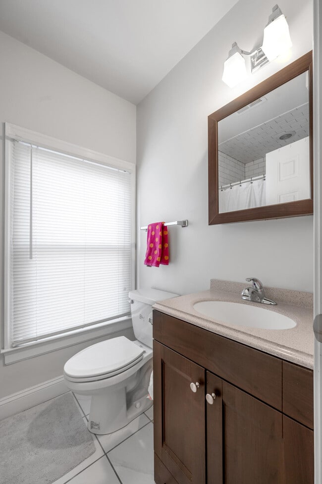 Building Photo - 508 W 2nd St