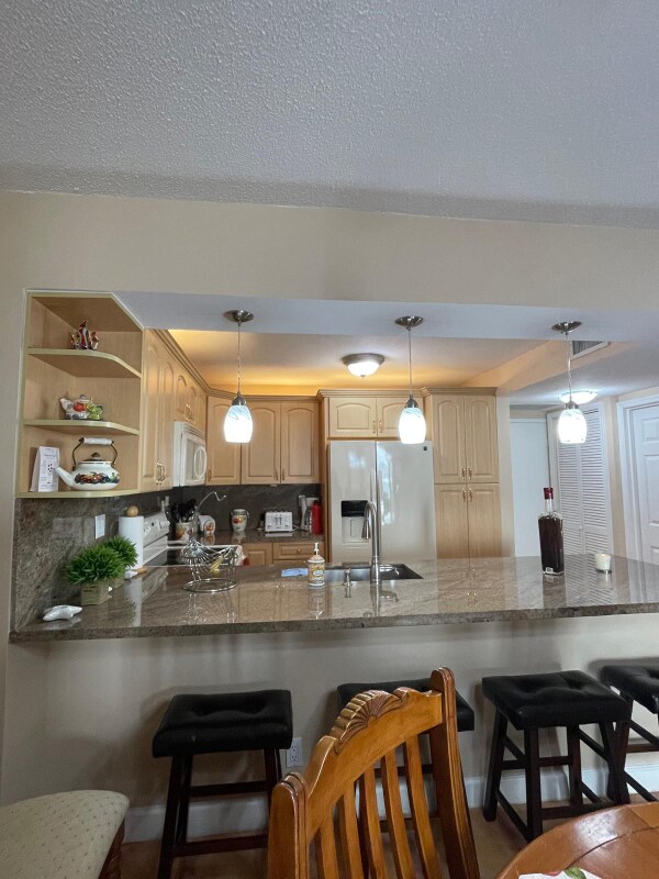 Building Photo - 3725 S Ocean Dr