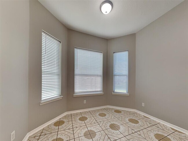 Building Photo - 10834 Golden Sunshine Dr