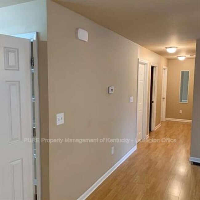 Building Photo - 219 W 4th St