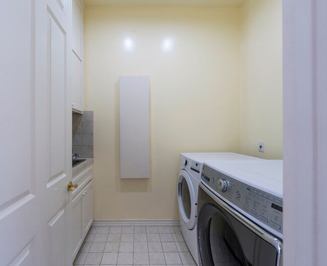 Building Photo - 1300 Elm Ave