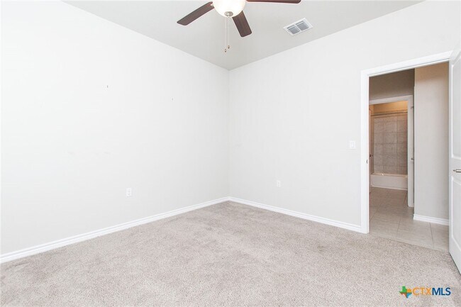 Building Photo - 121 Lafitte Dr