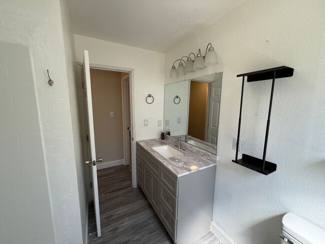 Building Photo - Updated single story home located in Ceres!