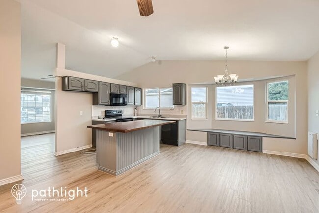 Building Photo - 846 E 900 N