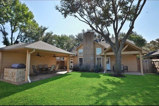 Building Photo - 2206 Hickory Lawn Dr